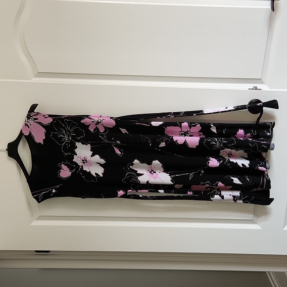 Laura size Medium floral dress - Picture 3 of 6